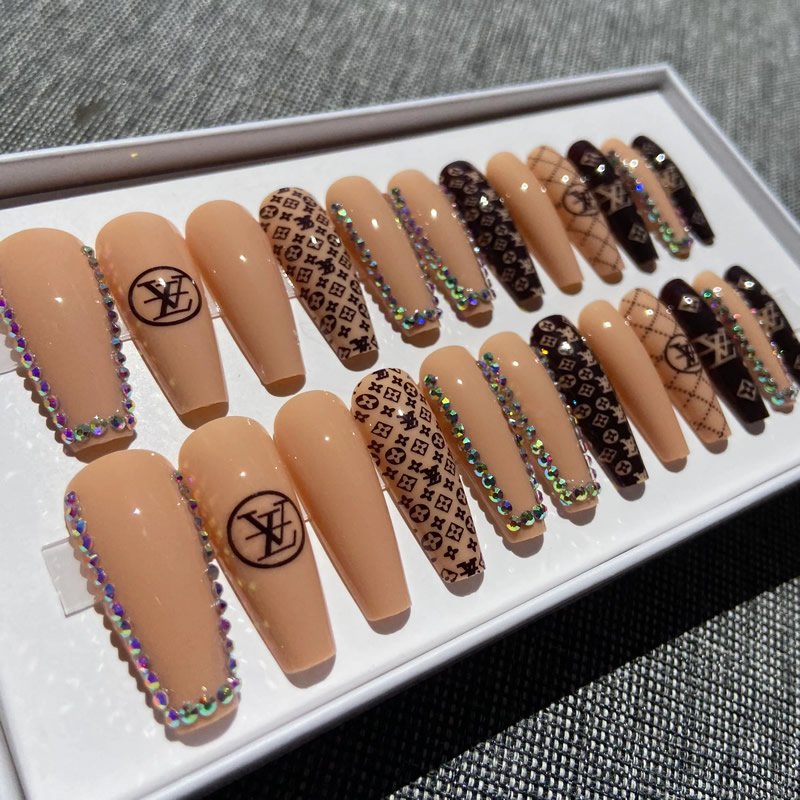 NAIL PRESS-ON